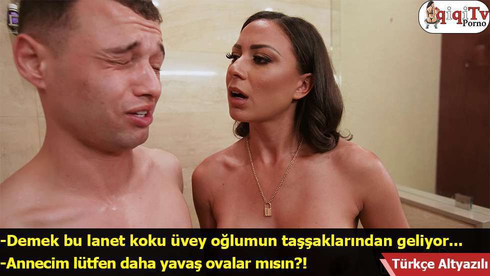 Oğlunun Ergen Arkadaşlarının Arasına Girip Memelerini Açarak Siklerin Okşayan Milf
